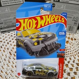 Hot Wheels 2005 Ford Mustang